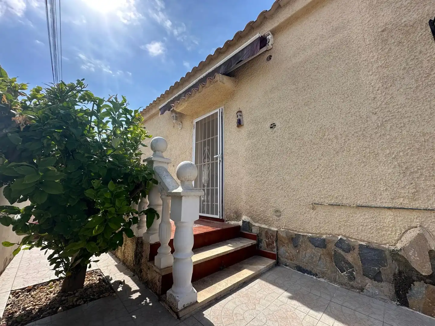 Vista exterior de Casa o xalet en venda en San Fulgencio amb Aire condicionat, Terrassa i Traster