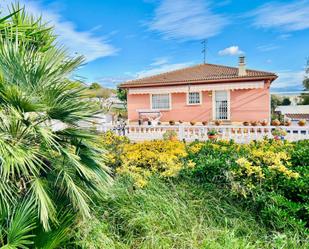 Vista exterior de Casa o xalet en venda en Vilanova i la Geltrú amb Aire condicionat, Calefacció i Jardí privat