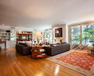 Living room of Flat to rent in  Barcelona Capital  with Air Conditioner, Parquet flooring and Terrace