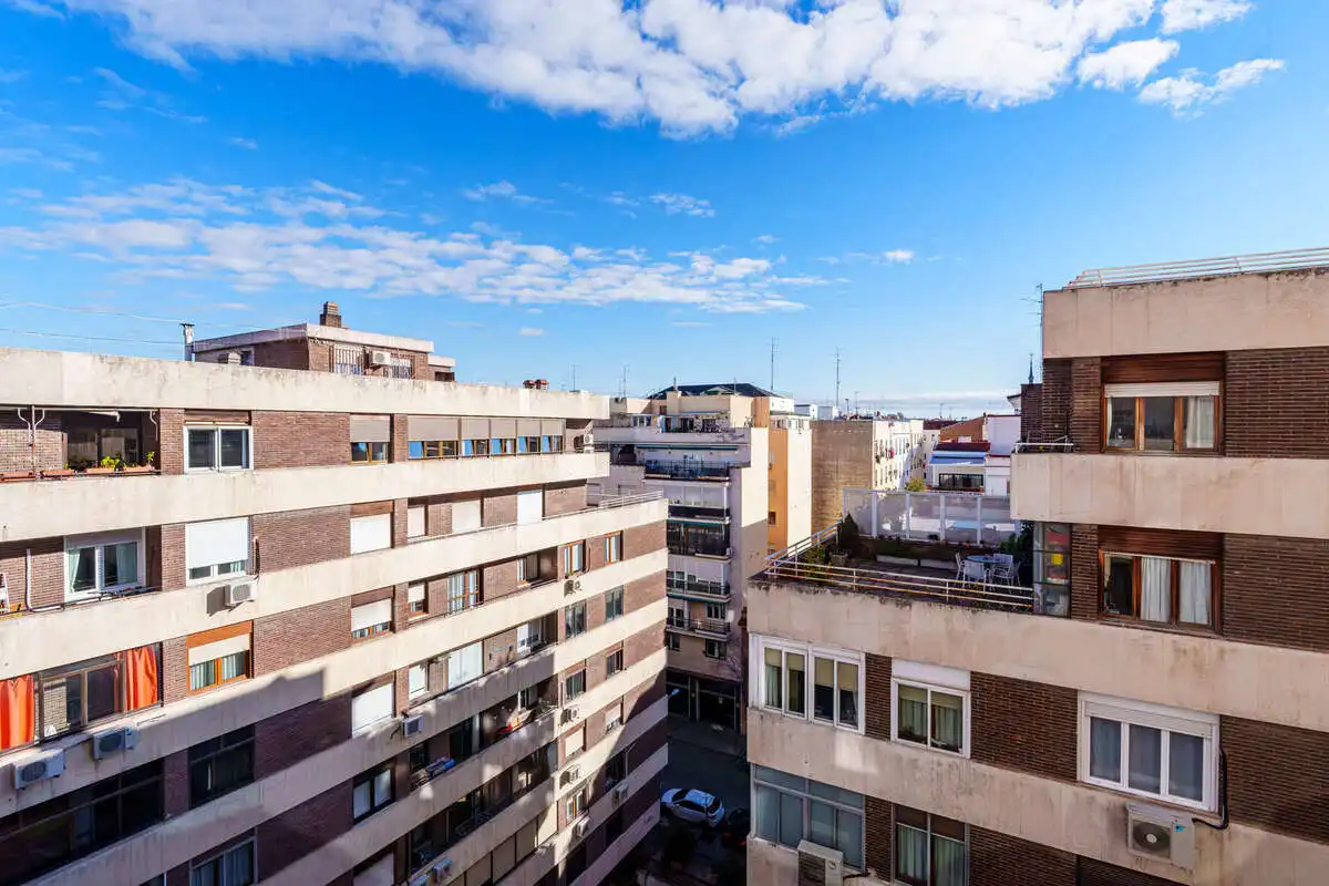 Außenansicht von Wohnung zum Verkauf in Madrid mit Heizung, Terrasse und Ofen