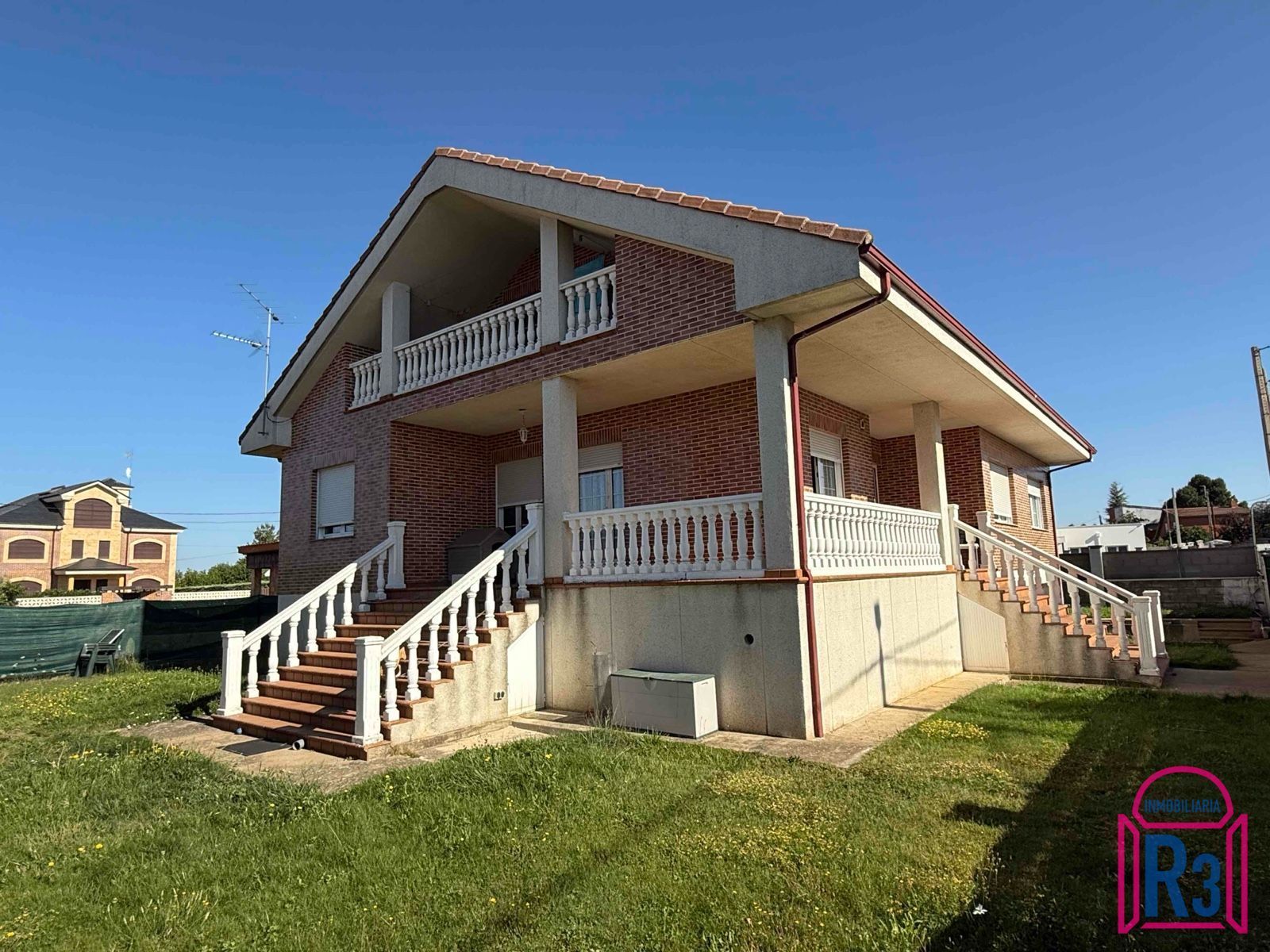 Vista exterior de Casa o chalet de alquiler en Valdefresno con Calefacción, Terraza y Amueblado
