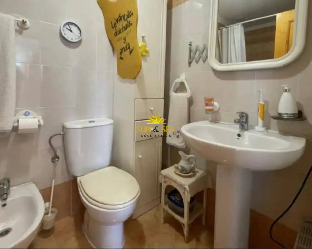 Bany de Casa o xalet de lloguer en Torrevieja amb Aire condicionat, Calefacció i Jardí privat