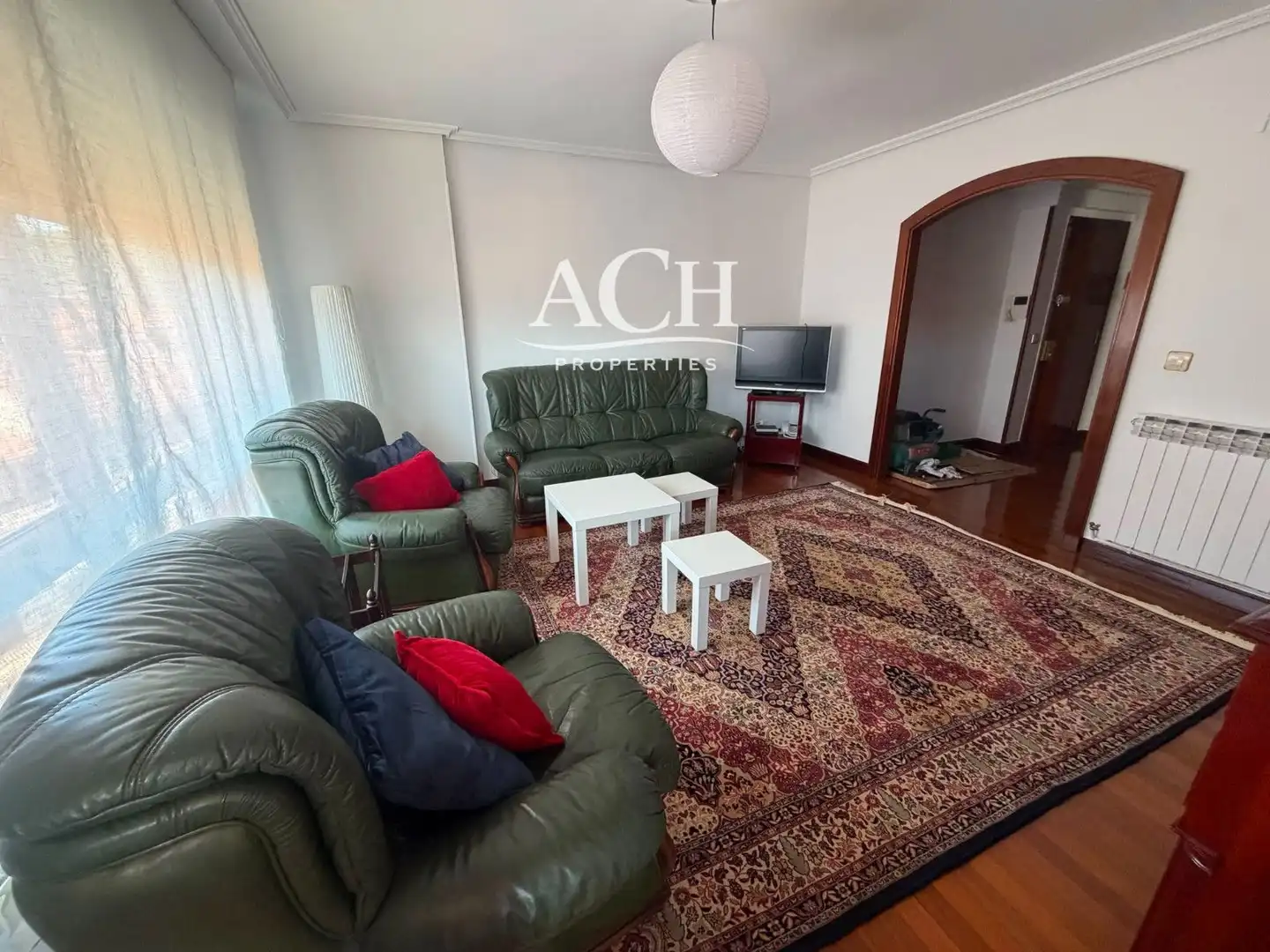 Sala d'estar de Pis de lloguer en Galdakao amb Calefacció, Terrassa i Moblat