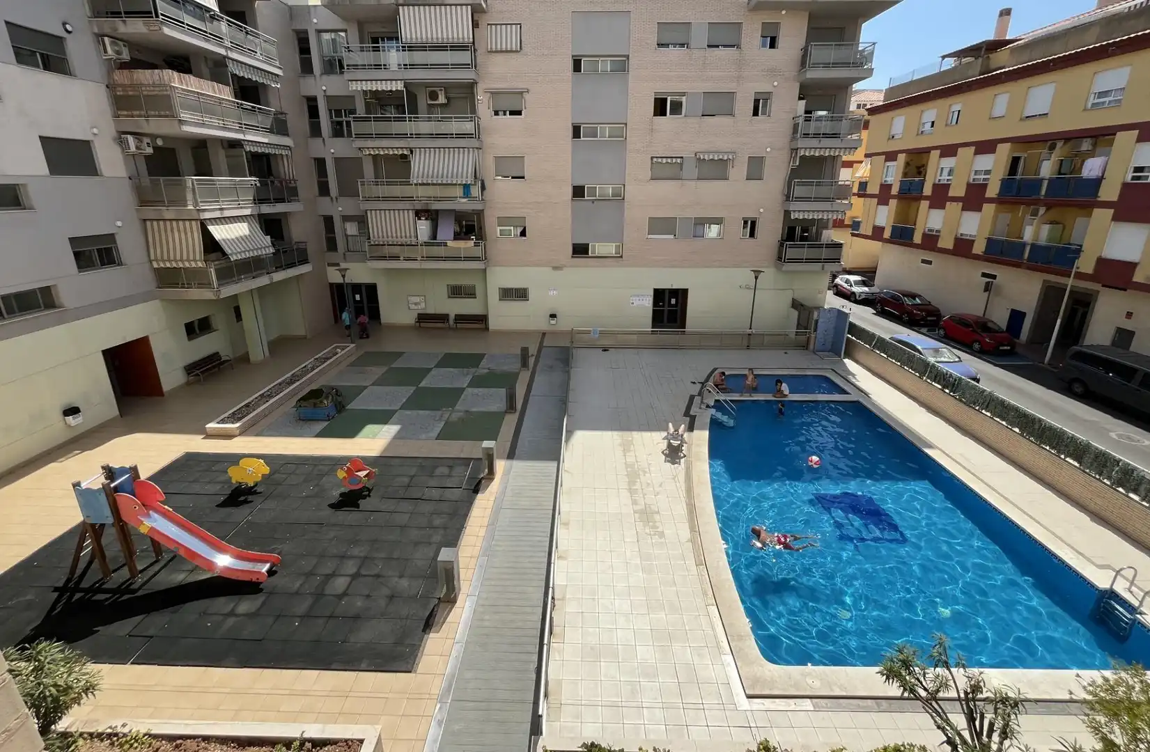 Schwimmbecken von Wohnungen zum Verkauf in Oropesa del Mar / Orpesa mit Klimaanlage, Heizung und Terrasse