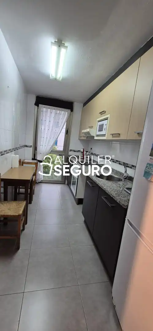Cuina de Pis de lloguer en Gijón  amb Calefacció, Traster i Moblat