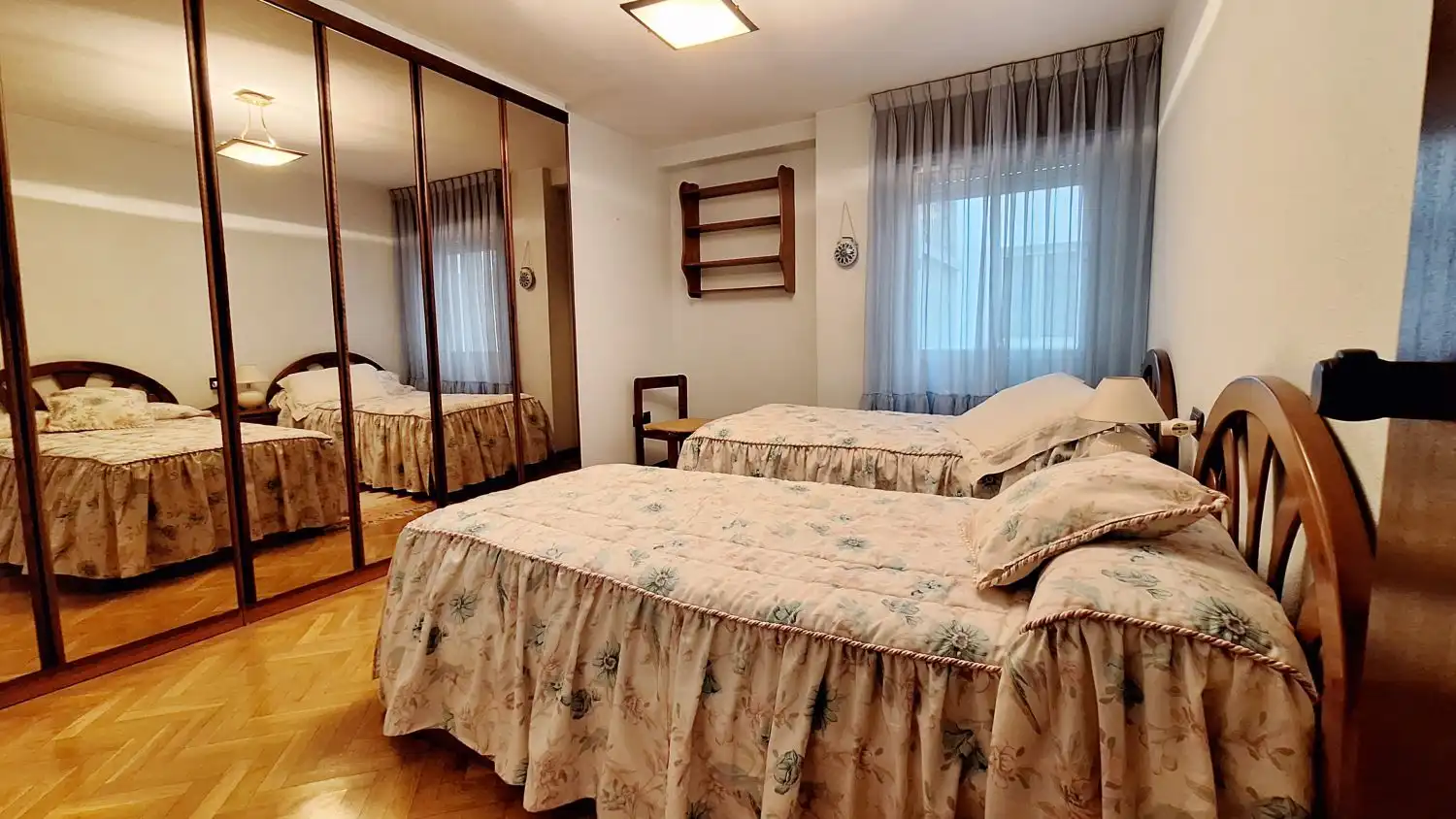 Habitación de Piso de alquiler en Oviedo  con Calefacción, Parquet y Amueblado