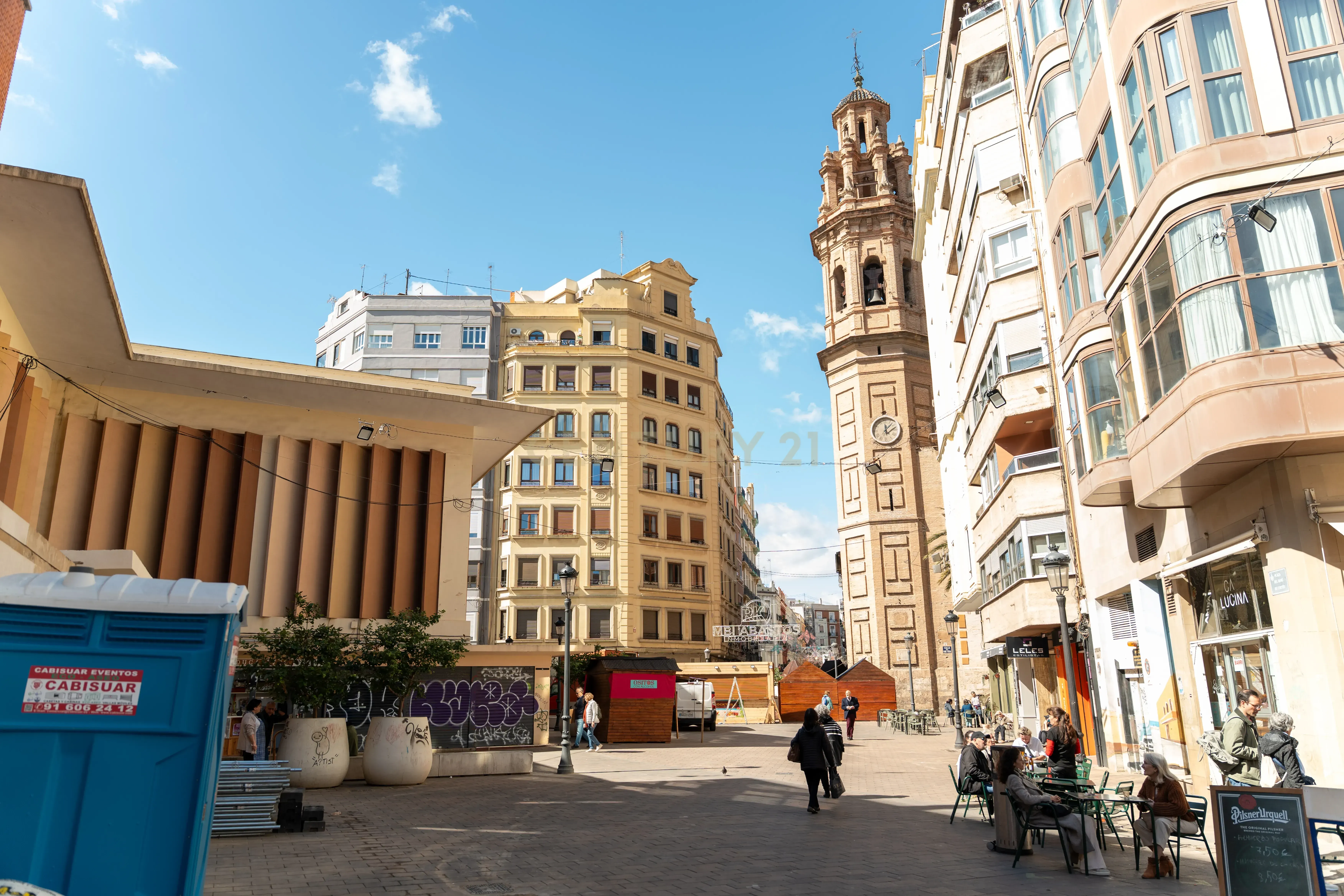 Exterior view of Office for sale in  Valencia Capital  with Air Conditioner