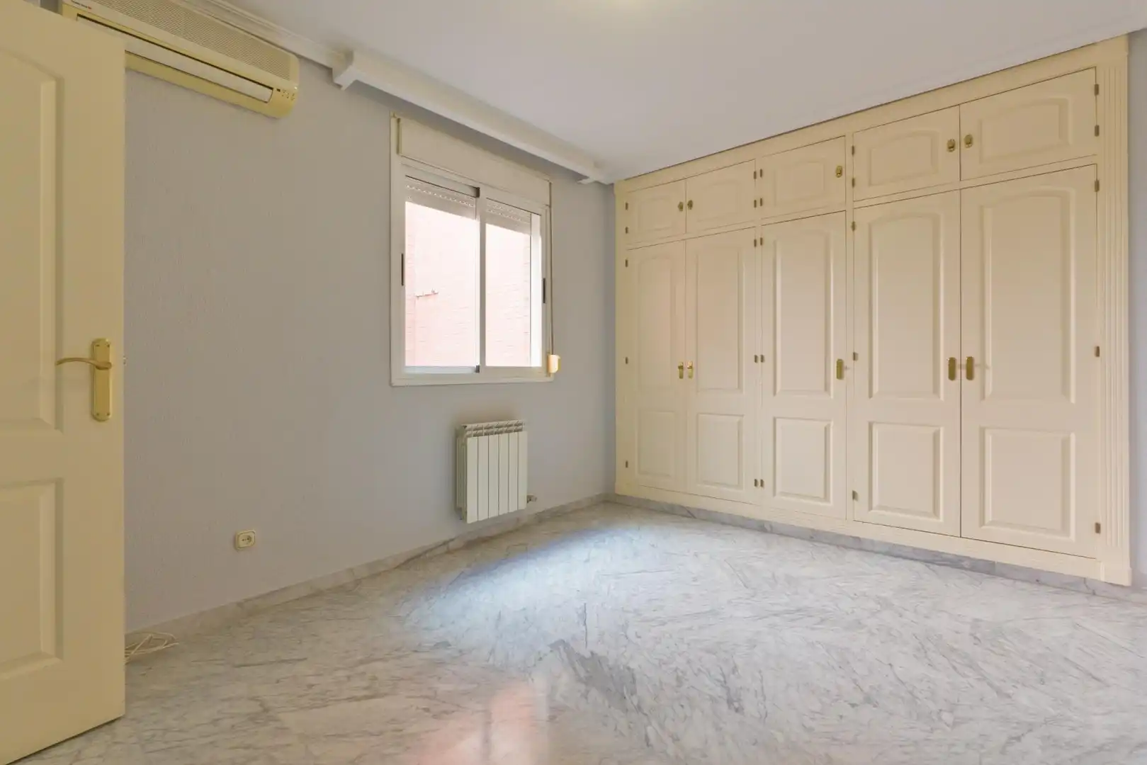 Flat for rent in Calle AFAN DE RIBERA, Fígares