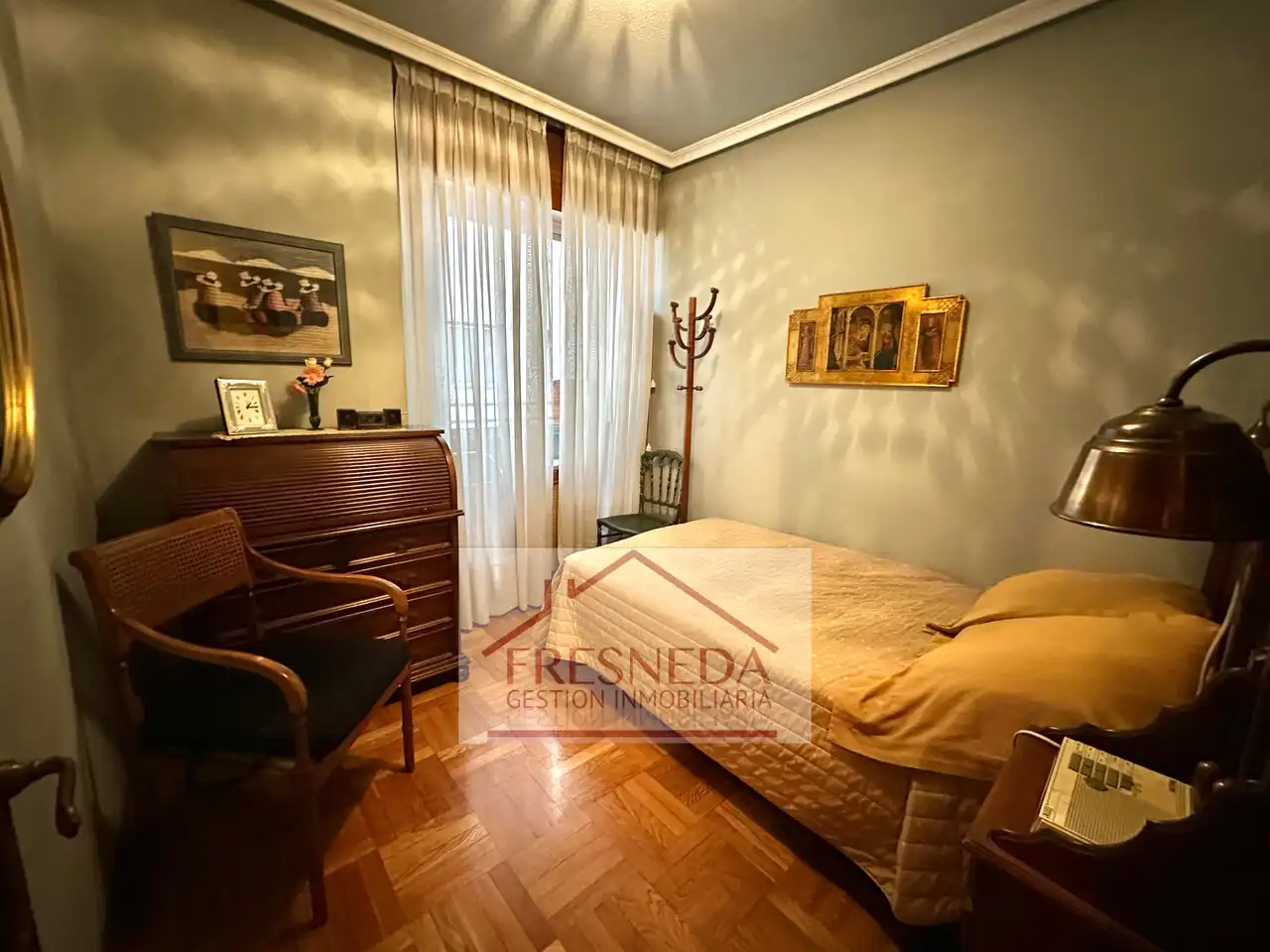 Habitación de Piso en venta en Oviedo  con Calefacción, Terraza y Trastero