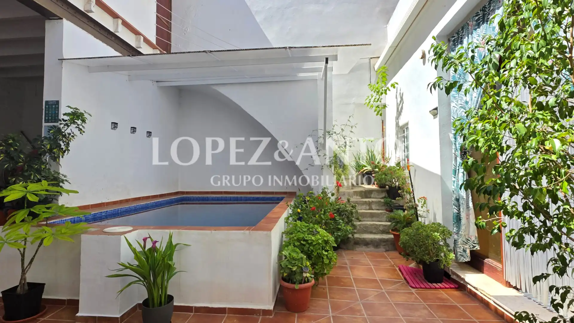 Exterior view of Detached homes for sale in La Pobla de Vallbona  with Air Conditioner, Terrace and Swimming Pool