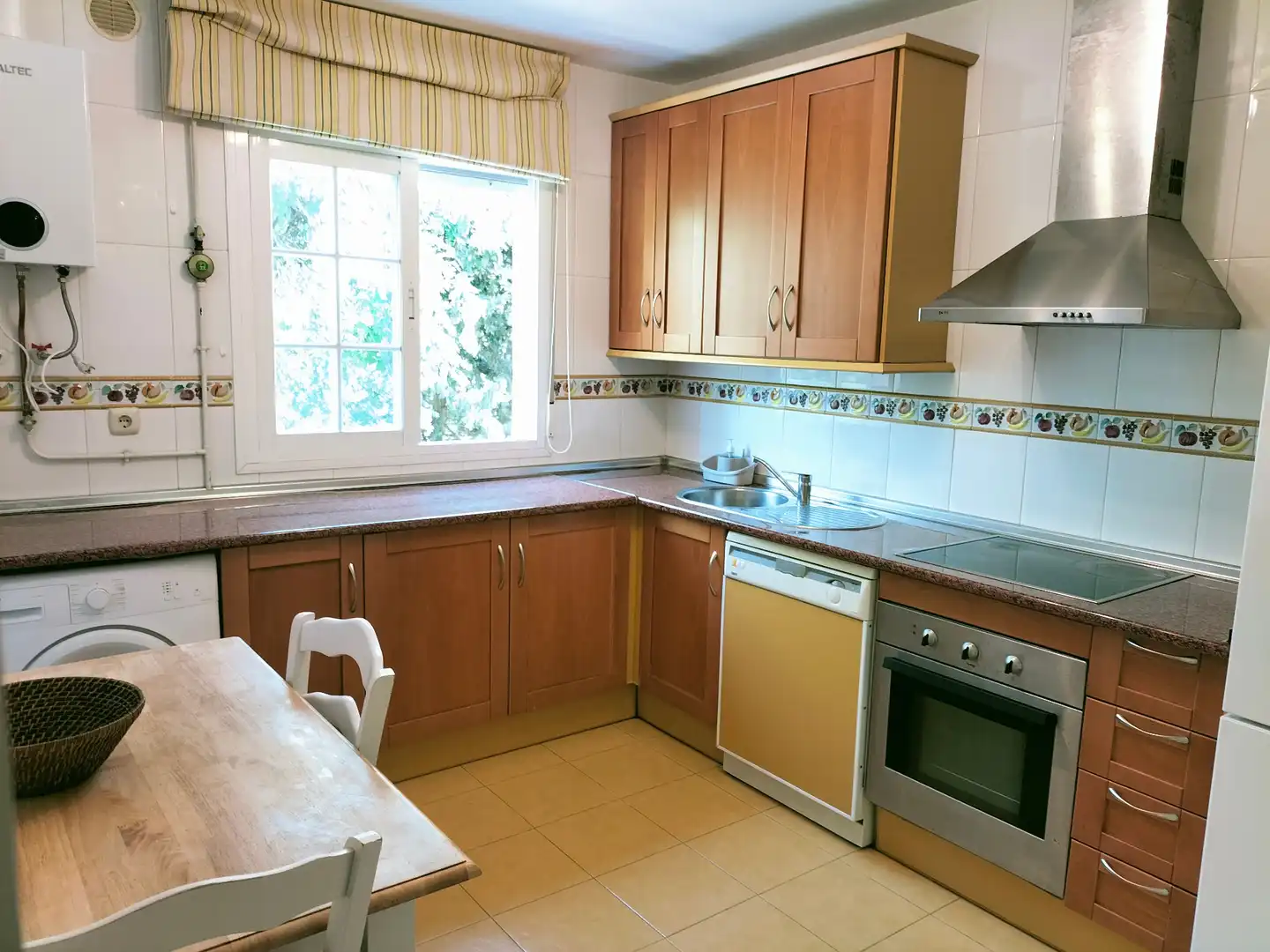 Kitchen of Flat for sale in Marbella  with Air Conditioner, Terrace and Storage room