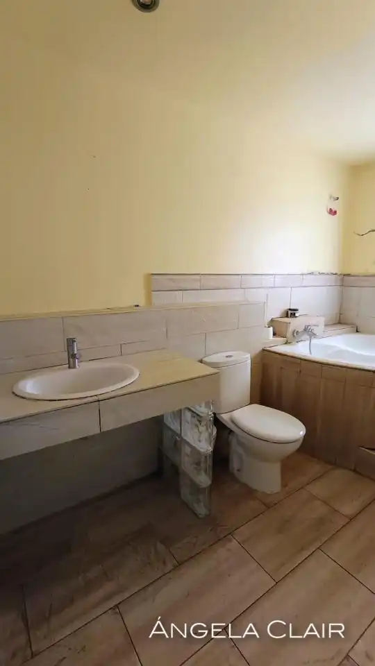 Baño de Piso en venta en Ripollet con Calefacción, Parquet y Balcón
