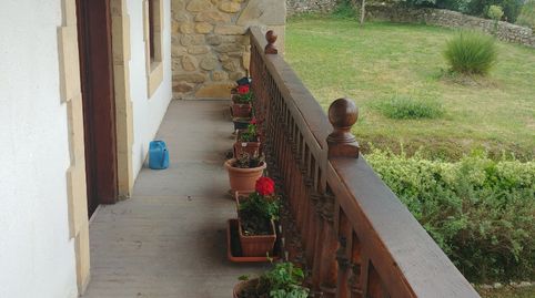 Foto 2 de Casa adosada en venta en Barrio Iruz, Santiurde de Toranzo, Cantabria