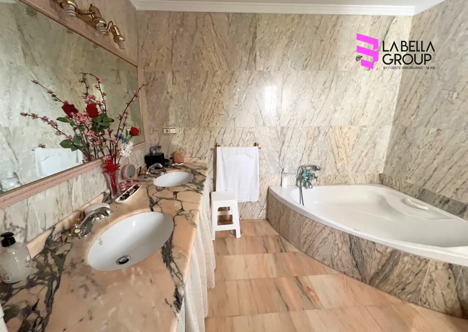 Bany de Casa o xalet en venda en Alhaurín de la Torre amb Aire condicionat, Jardí privat i Terrassa