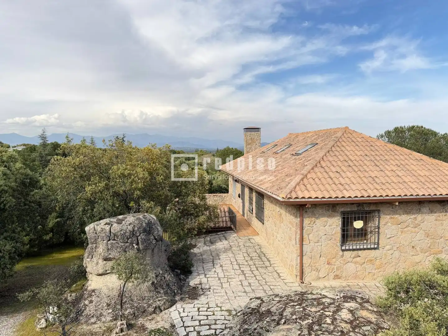 Vista exterior de Casa o xalet en venda en Valdemorillo amb Calefacció, Jardí privat i Terrassa