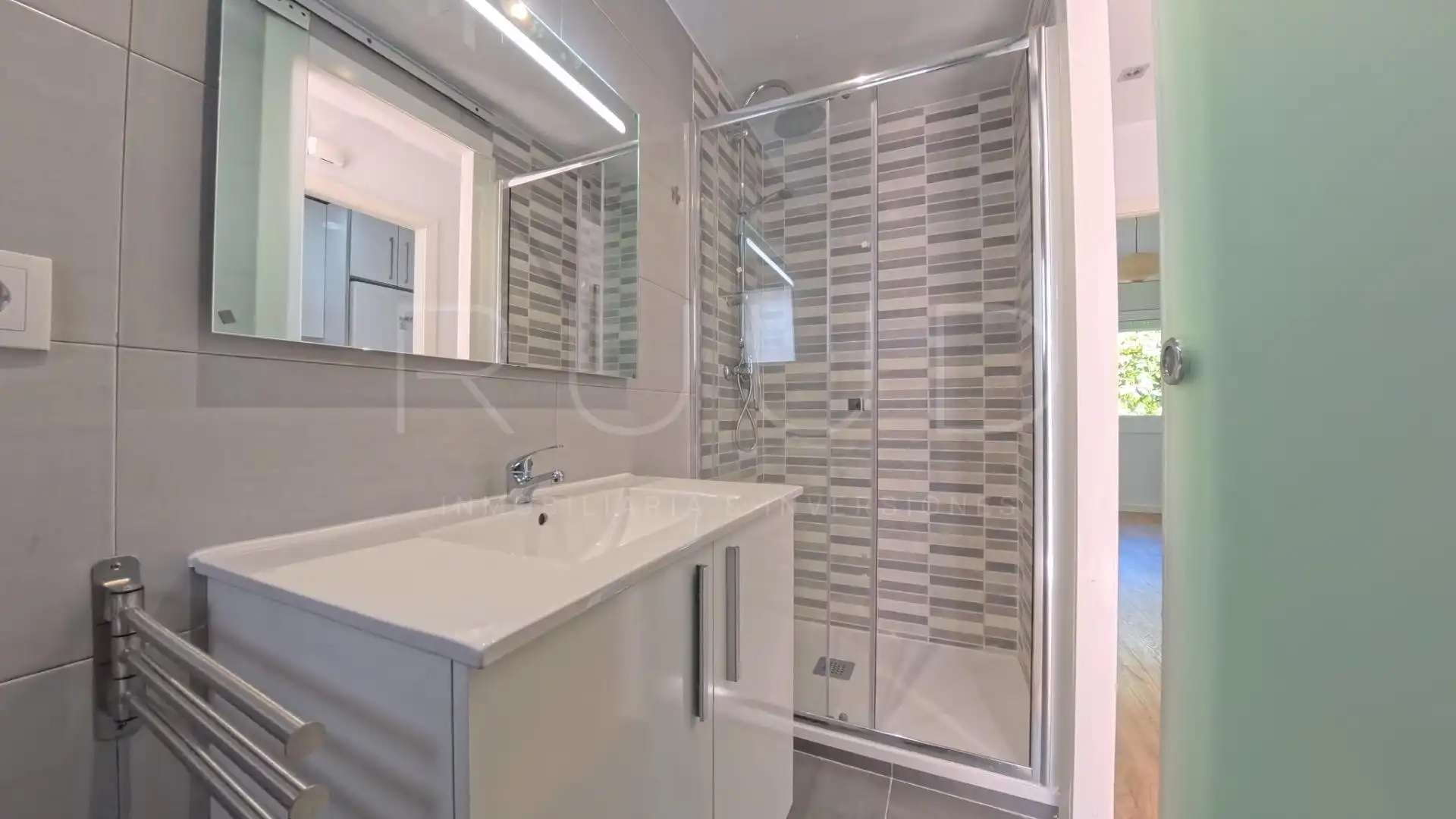 Bathroom of Flat for sale in Castelldefels  with Air Conditioner, Parquet flooring and Terrace
