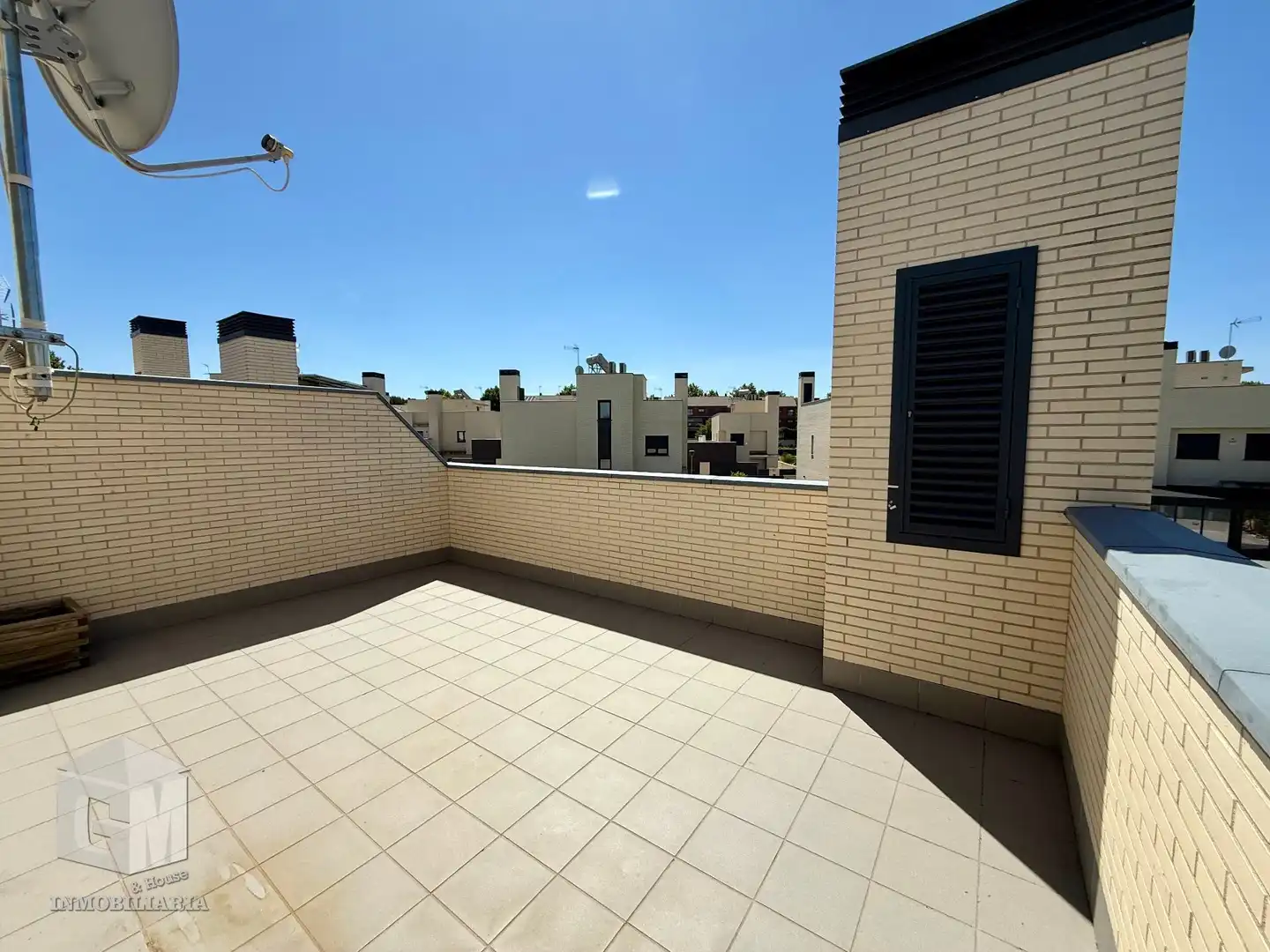 Terrasse von Einfamilien-Reihenhaus zum Verkauf in Arroyomolinos (Madrid) mit Klimaanlage, Heizung und Privatgarten
