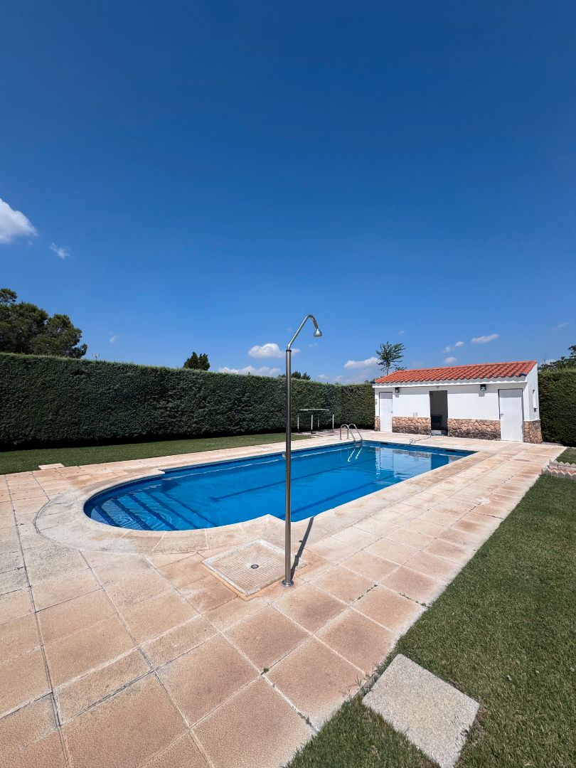 Piscina de Casa o chalet en venta en Illana con Aire acondicionado, Calefacción y Jardín privado