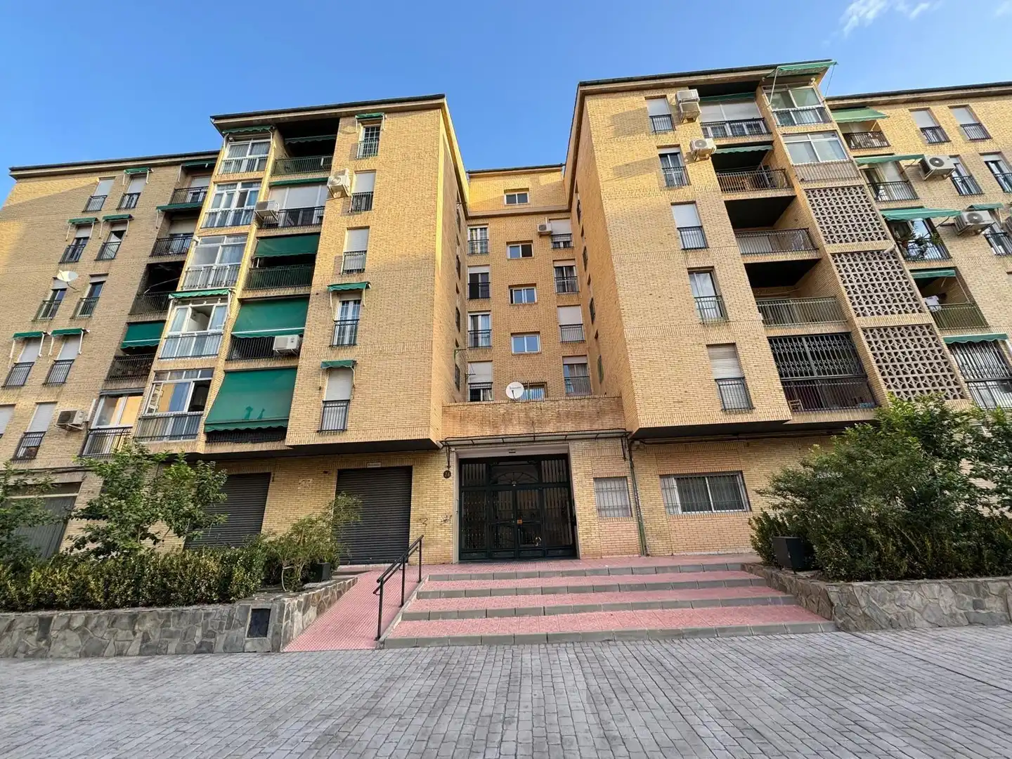 Exterior view of Flat for rent in Granada  with Heating, Terrace and Furnished