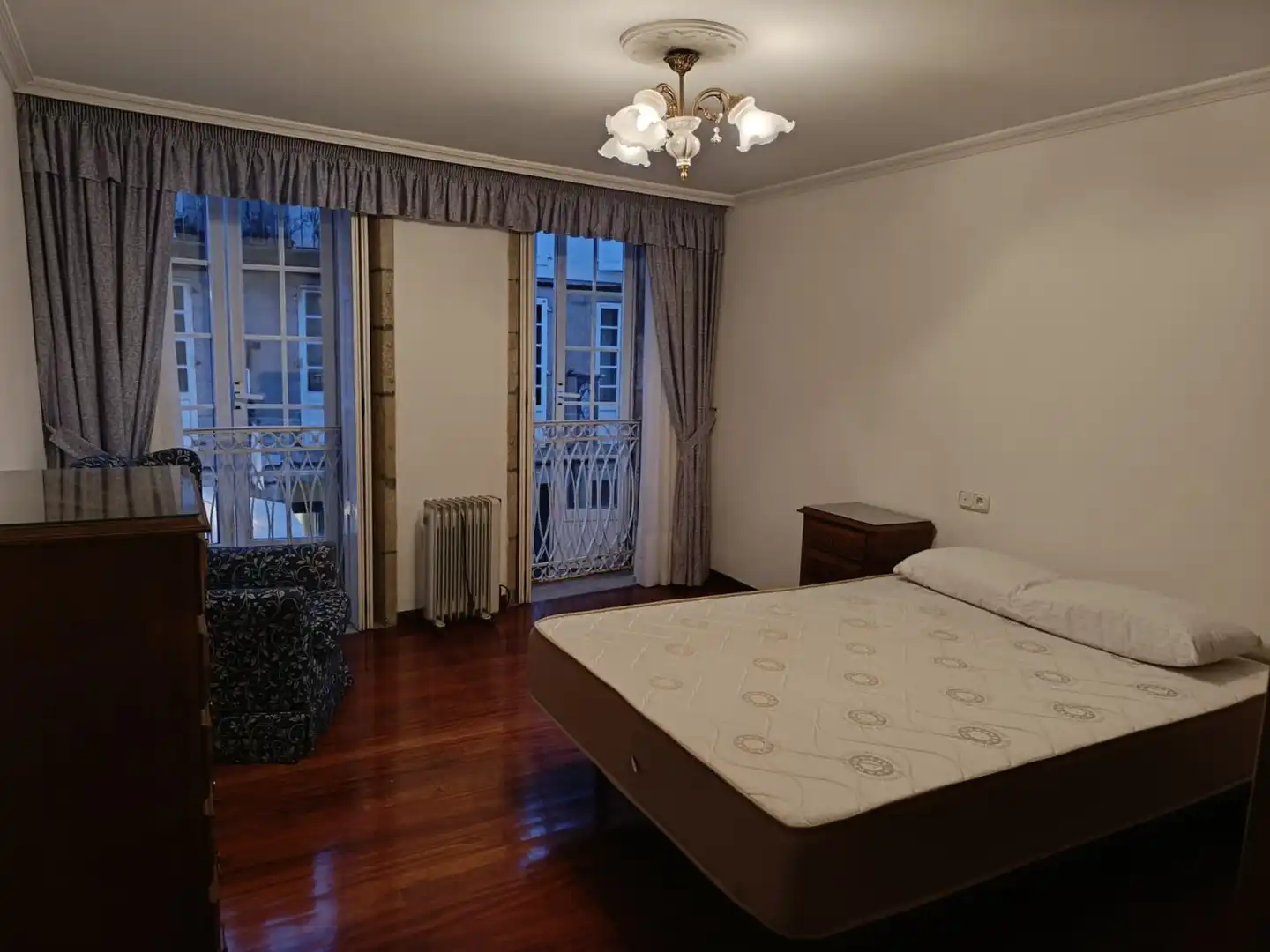 Habitación de Piso en venta en Santiago de Compostela  con Calefacción, Amueblado y Balcón