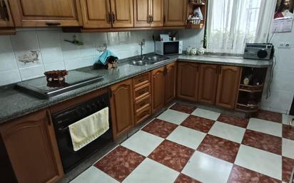 Cuina de Casa o xalet en venda en  Córdoba Capital amb Aire condicionat i Terrassa