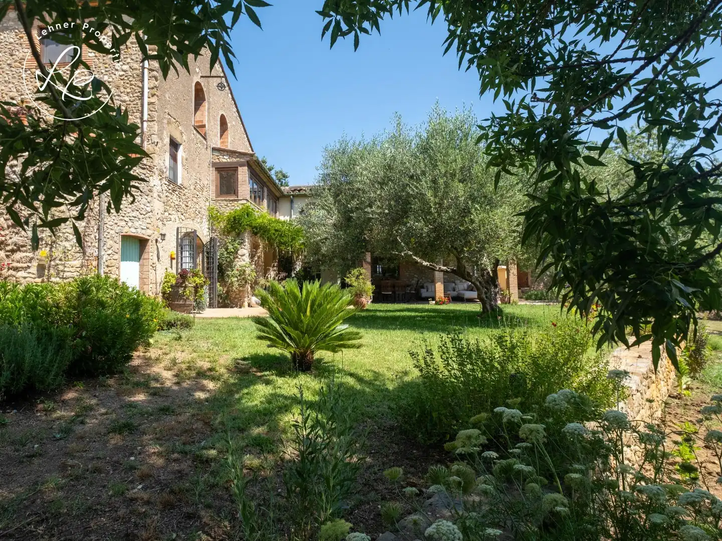 Jardí de Finca rústica en venda en Navata amb Aire condicionat, Calefacció i Jardí privat