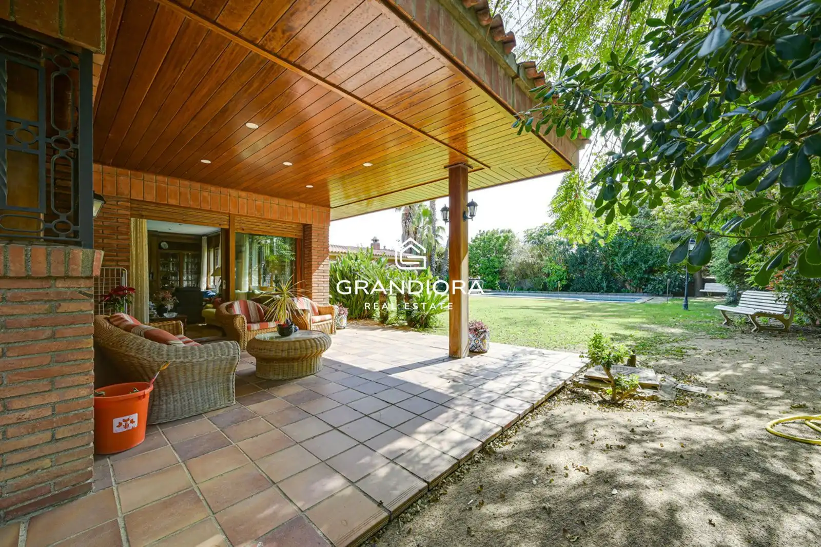 Jardí de Casa o xalet en venda en Cerdanyola del Vallès amb Aire condicionat i Piscina