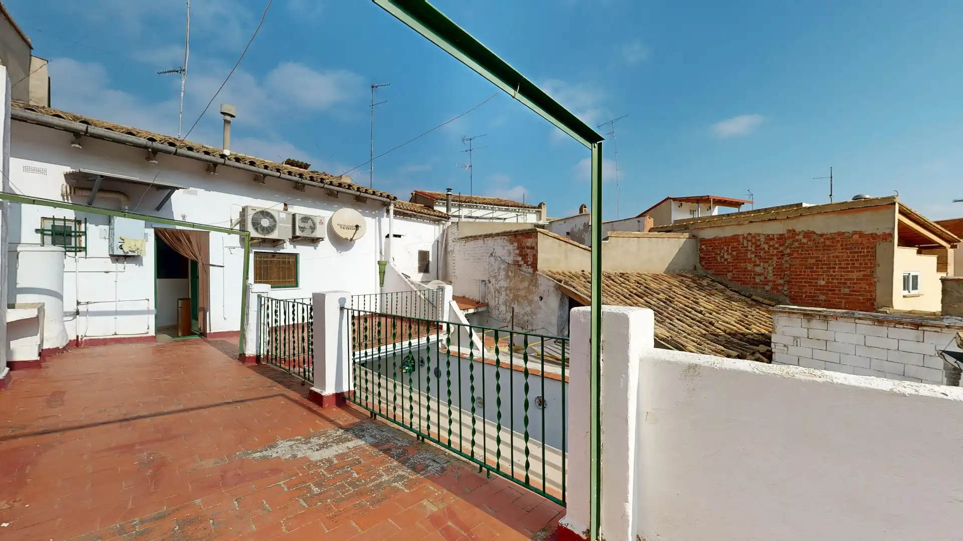 Vista exterior de Casa o xalet en venda en Chiva amb Terrassa i Traster