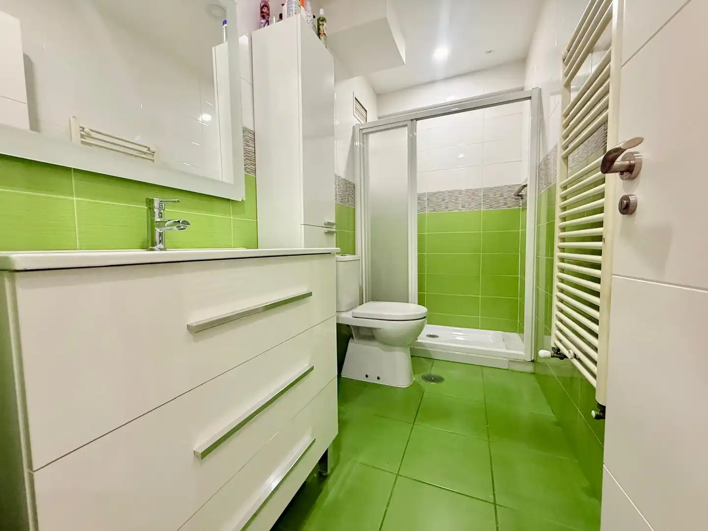 Baño de Piso en venta en Vigo  con Calefacción, Trastero y Amueblado
