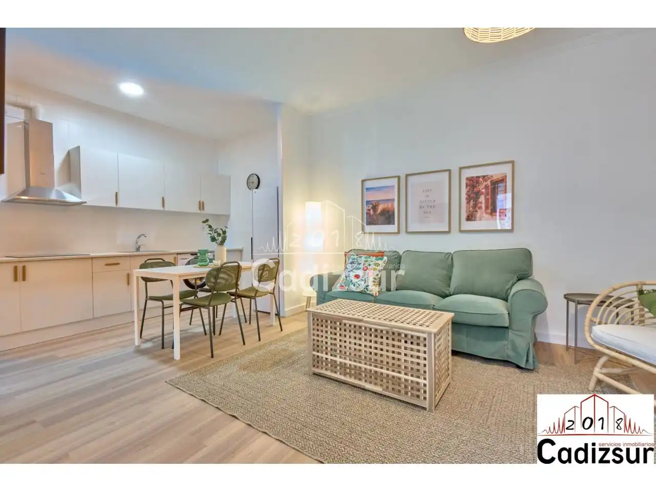Sala de estar de Piso en venta en Cádiz con Trastero y Amueblado