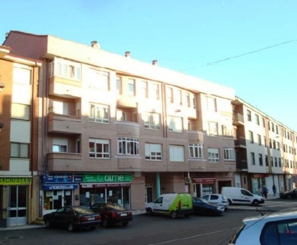 Exterior view of Garage for sale in Villaquilambre