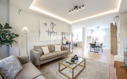 Living room of Flat for sale in  Madrid Capital  with Air Conditioner and Heating