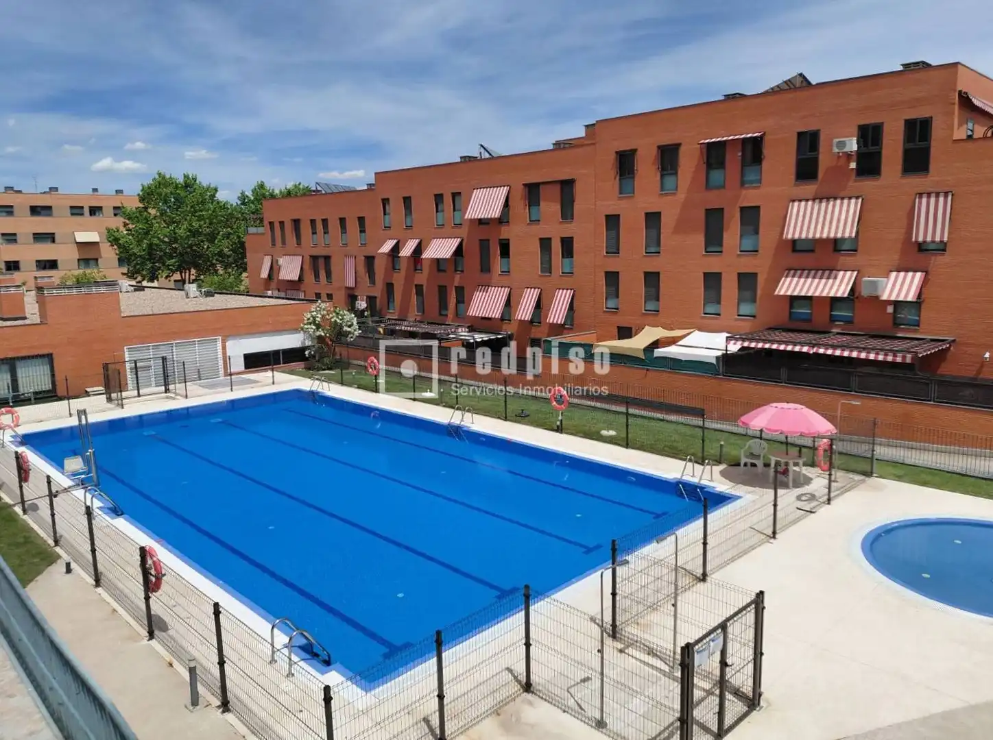 Swimming pool of Flat for sale in Paracuellos de Jarama  with Air Conditioner, Heating and Private garden