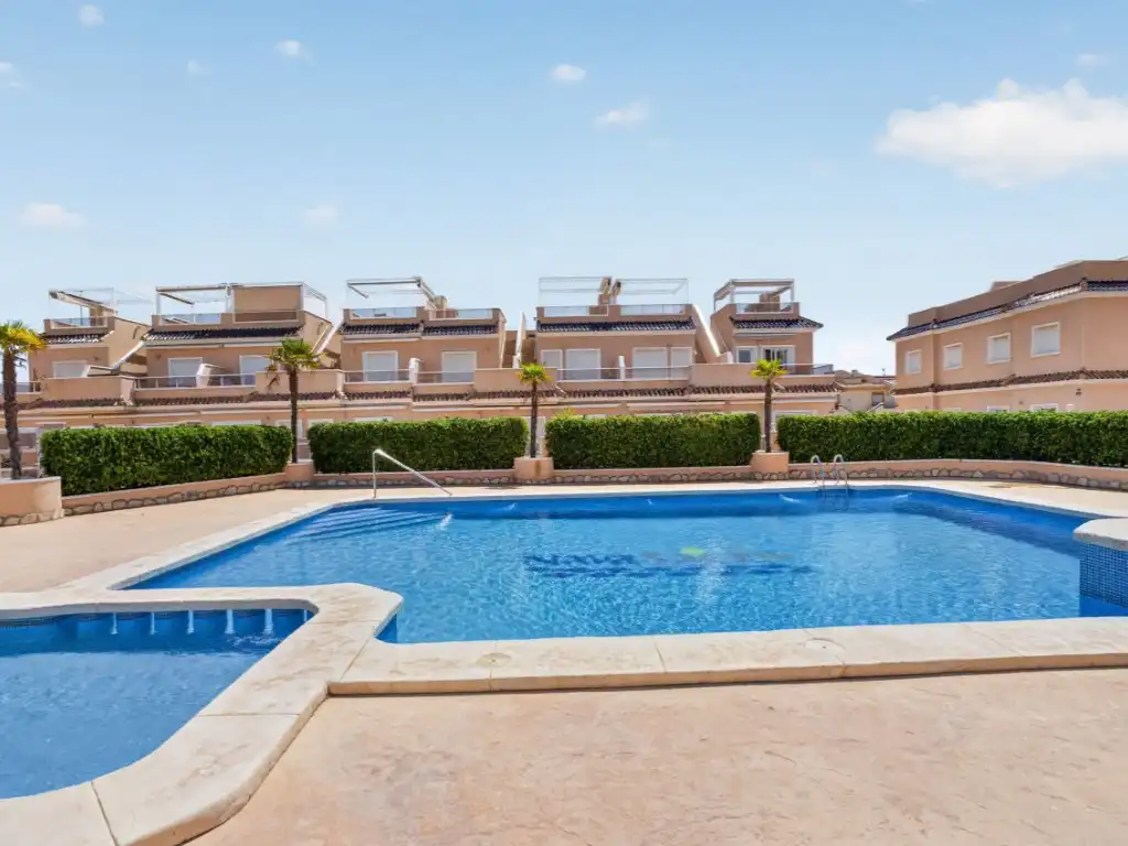 Piscina de Casa adosada en venta en Orihuela con Aire acondicionado, Jardín privado y Terraza