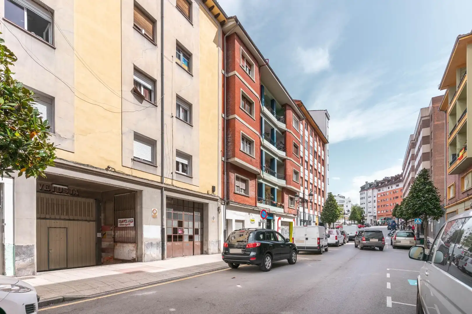 Vista exterior de Pis en venda en Oviedo  amb Calefacció i Moblat