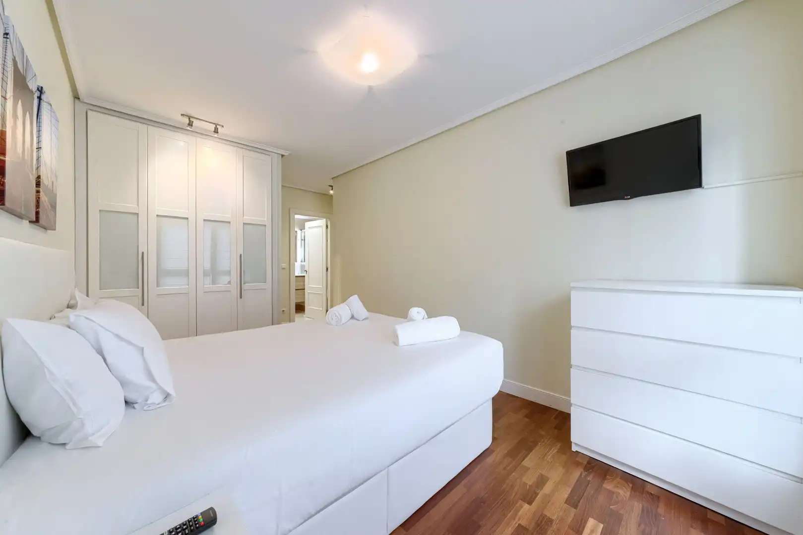 Bedroom of Flat for rent in Bilbao   with Heating, Furnished and Oven