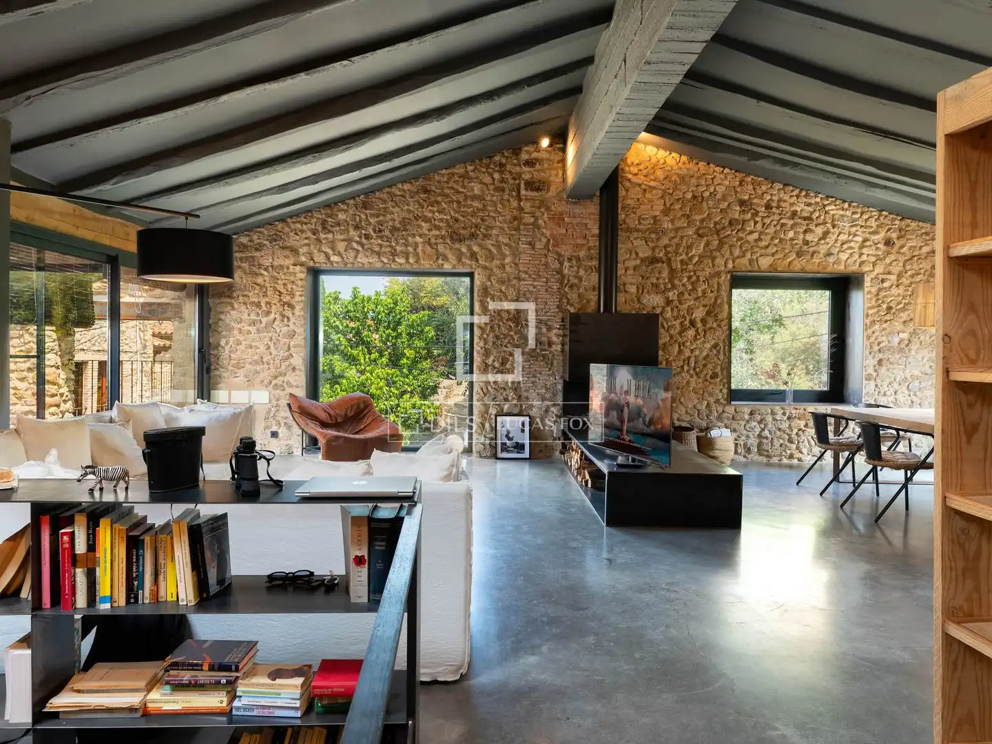 Sala de estar de Finca rústica en venta en Bàscara con Aire acondicionado y Terraza