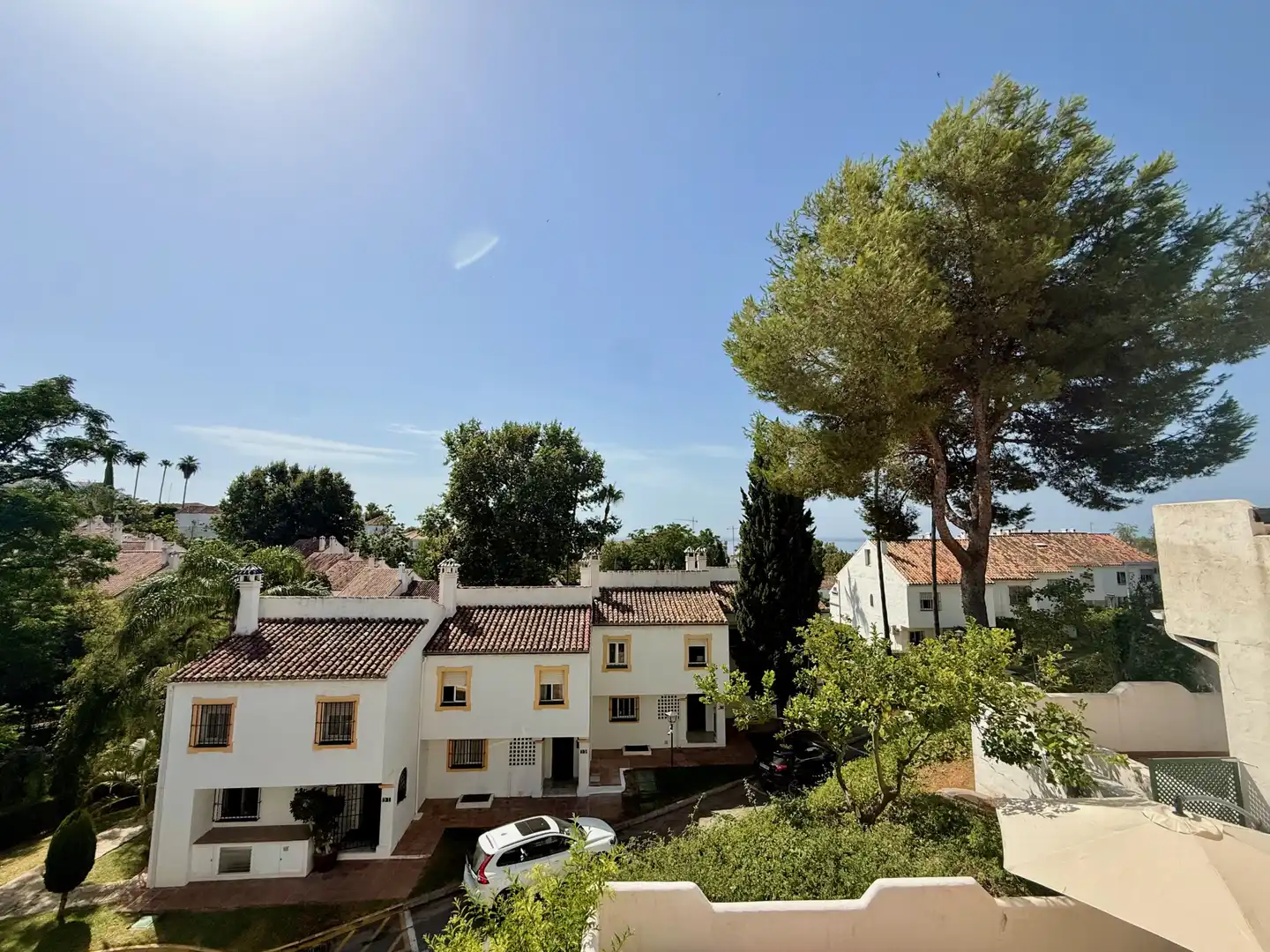 Vista exterior de Casa adosada de lloguer en Marbella amb Aire condicionat, Terrassa i Piscina
