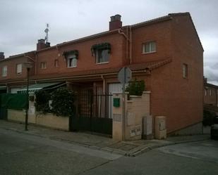 Vista exterior de Casa adosada en venda en Tudela de Duero