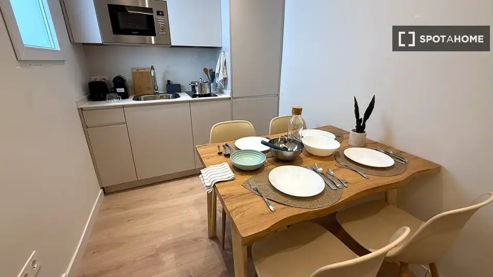 Comedor de Piso de alquiler en Madrid con Aire acondicionado, Calefacción y Amueblado