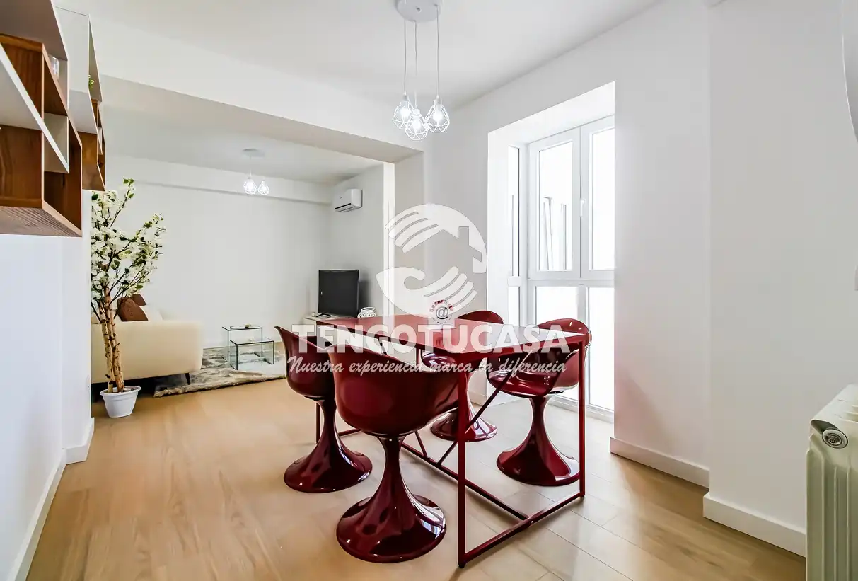 Living room of Flat for sale in Madrid  with Air Conditioner, Heating and Furnished