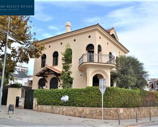 Vista exterior de Casa o xalet de lloguer en Sitges amb Calefacció, Jardí privat i Terrassa