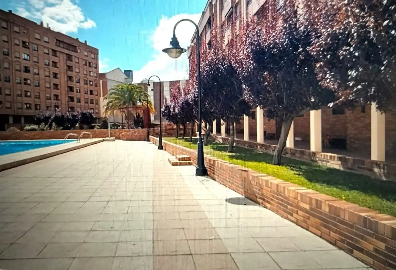 Vista exterior de Apartamento en venta en  Logroño con Trastero