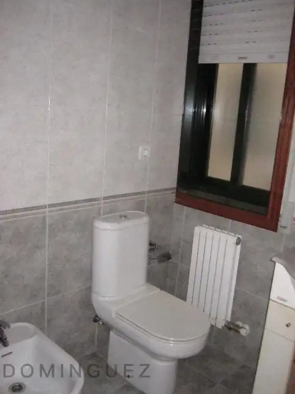 Bathroom of Flat for rent in Vigo   with Heating and Storage room