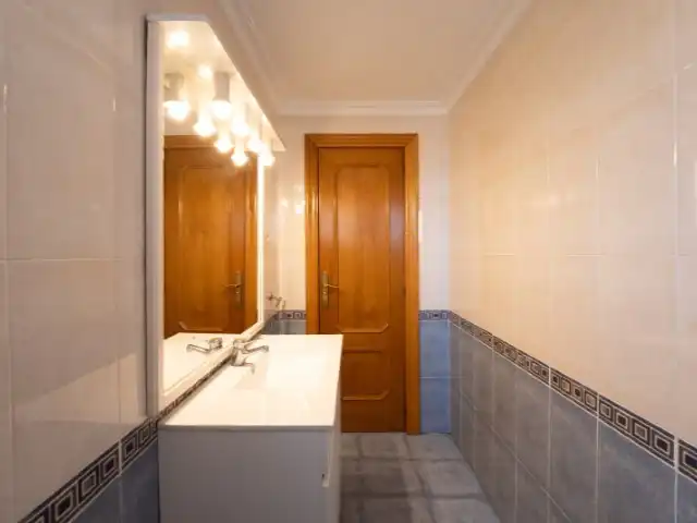 Bathroom of Flat for sale in Burjassot  with Private garden and Balcony