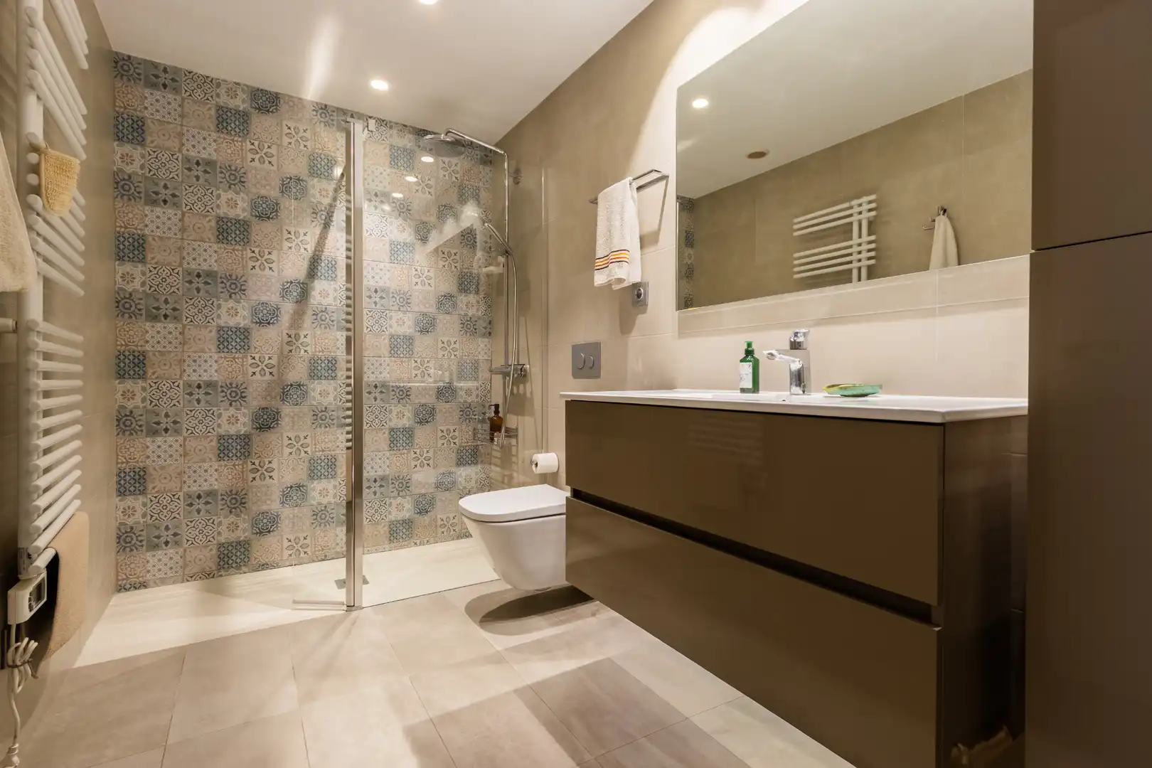 Bathroom of Flat for sale in Salou  with Parquet flooring and Oven