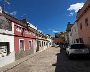 Vista exterior de Casa adosada en venda en Alberic amb Jardí privat