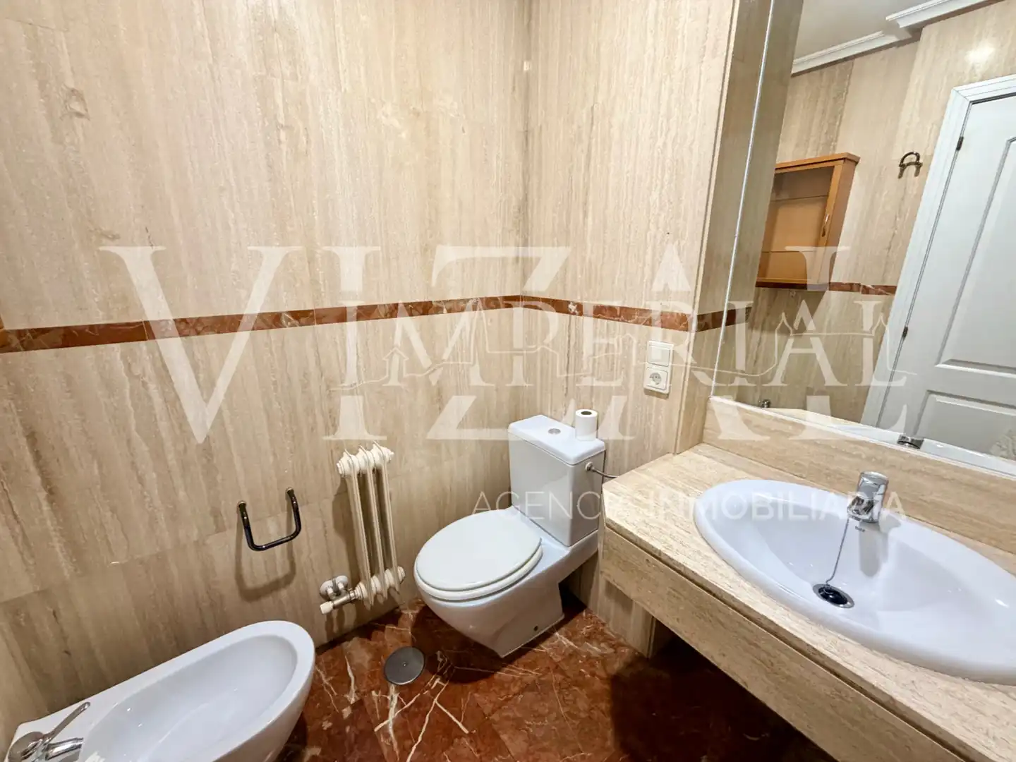 Bany de Casa adosada en venda en Toledo amb Aire condicionat, Parquet i Terrassa