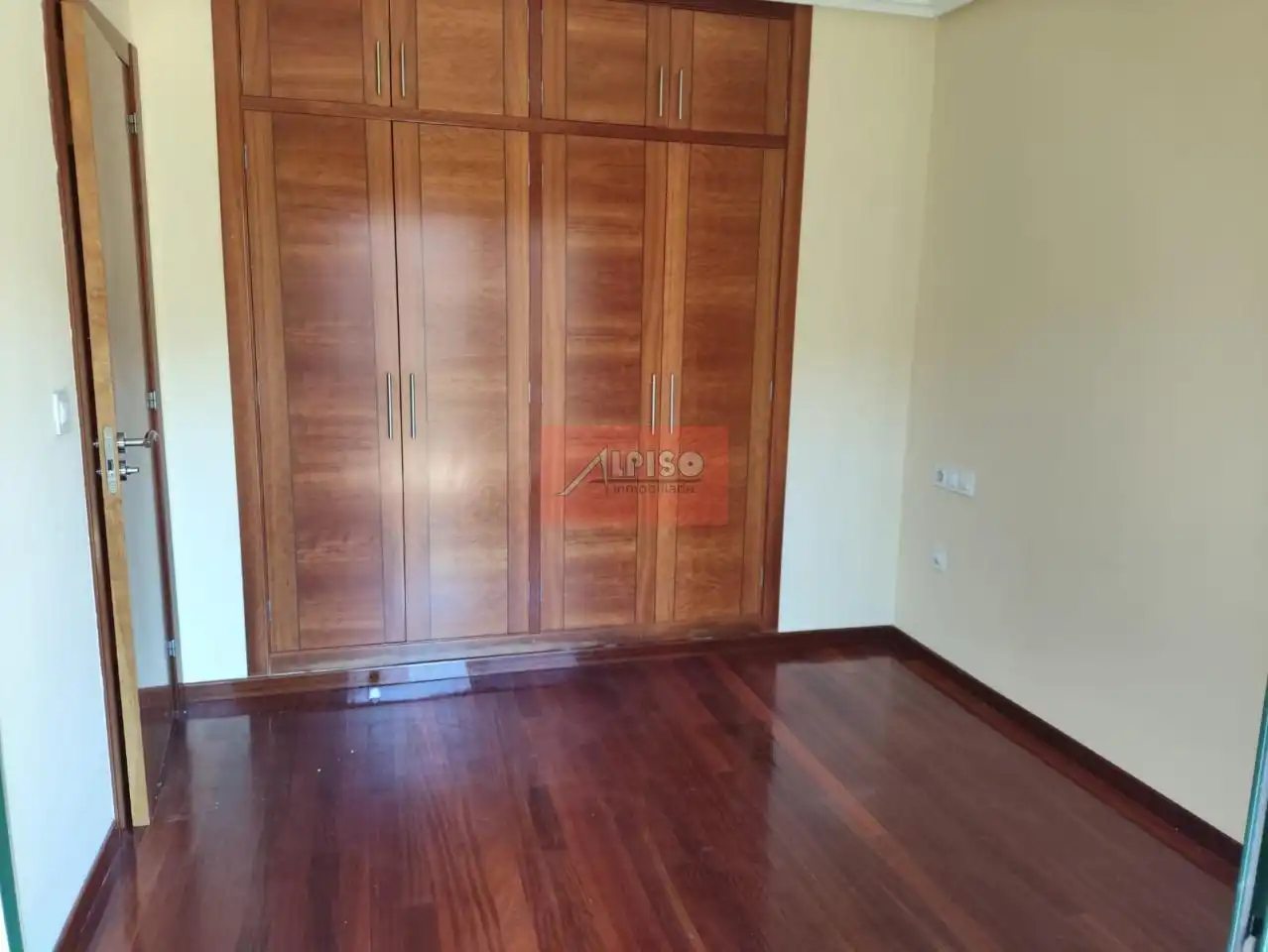Bedroom of Apartments for rent in Ourense Capital   with Heating, Parquet flooring and Balcony