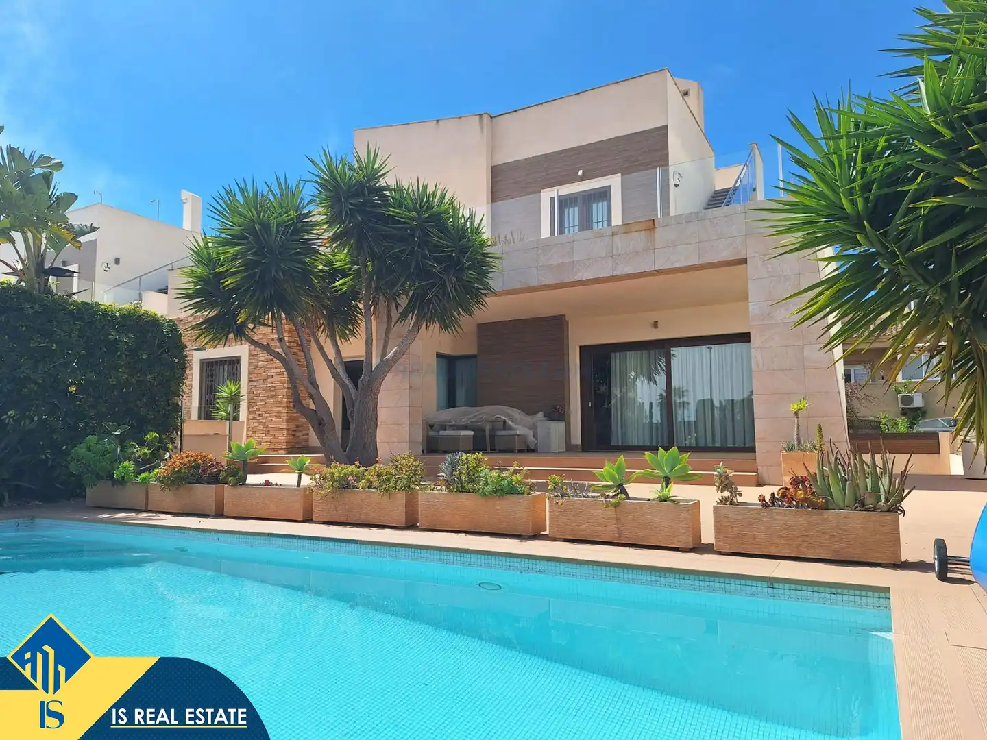 Casa con piscina en venta en Nueva Torrevieja - Aguas Nuevas